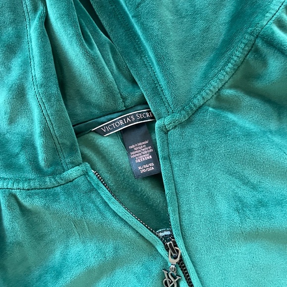 VS velour sweater - Picture 3 of 3